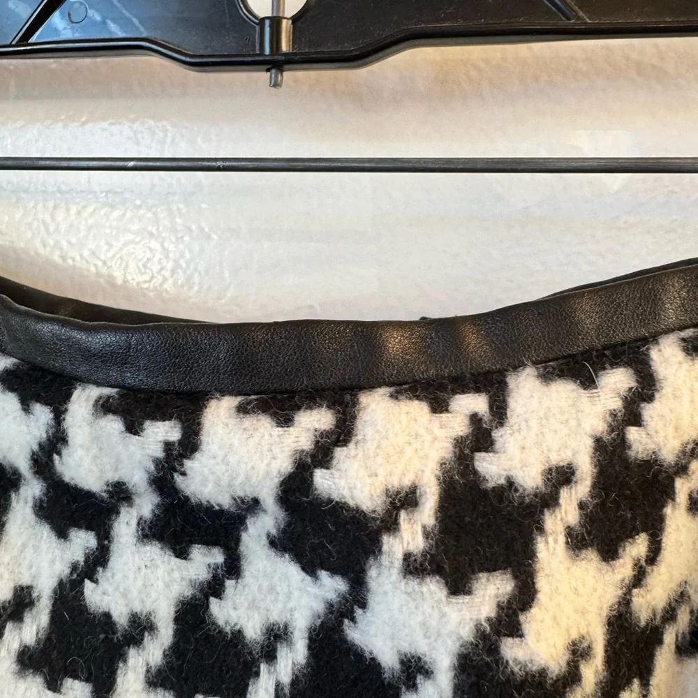 Talbots Classic Black and White Houndstooth Skirt - Picture 3 of 7
